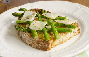 fresh asparagus and cheese sauce on toast recipe